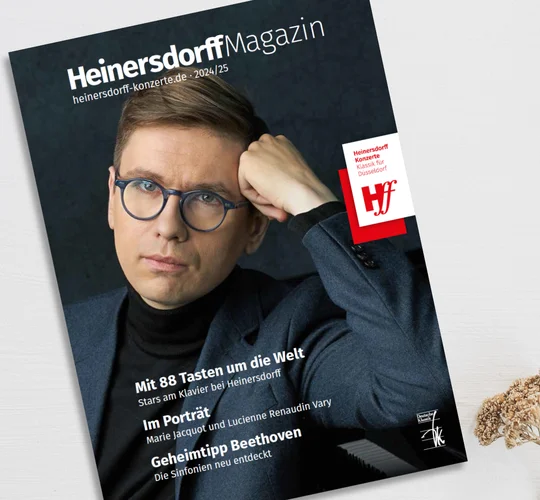 Mockup des Heinersdorff Magazins der Saison 2024/25.
